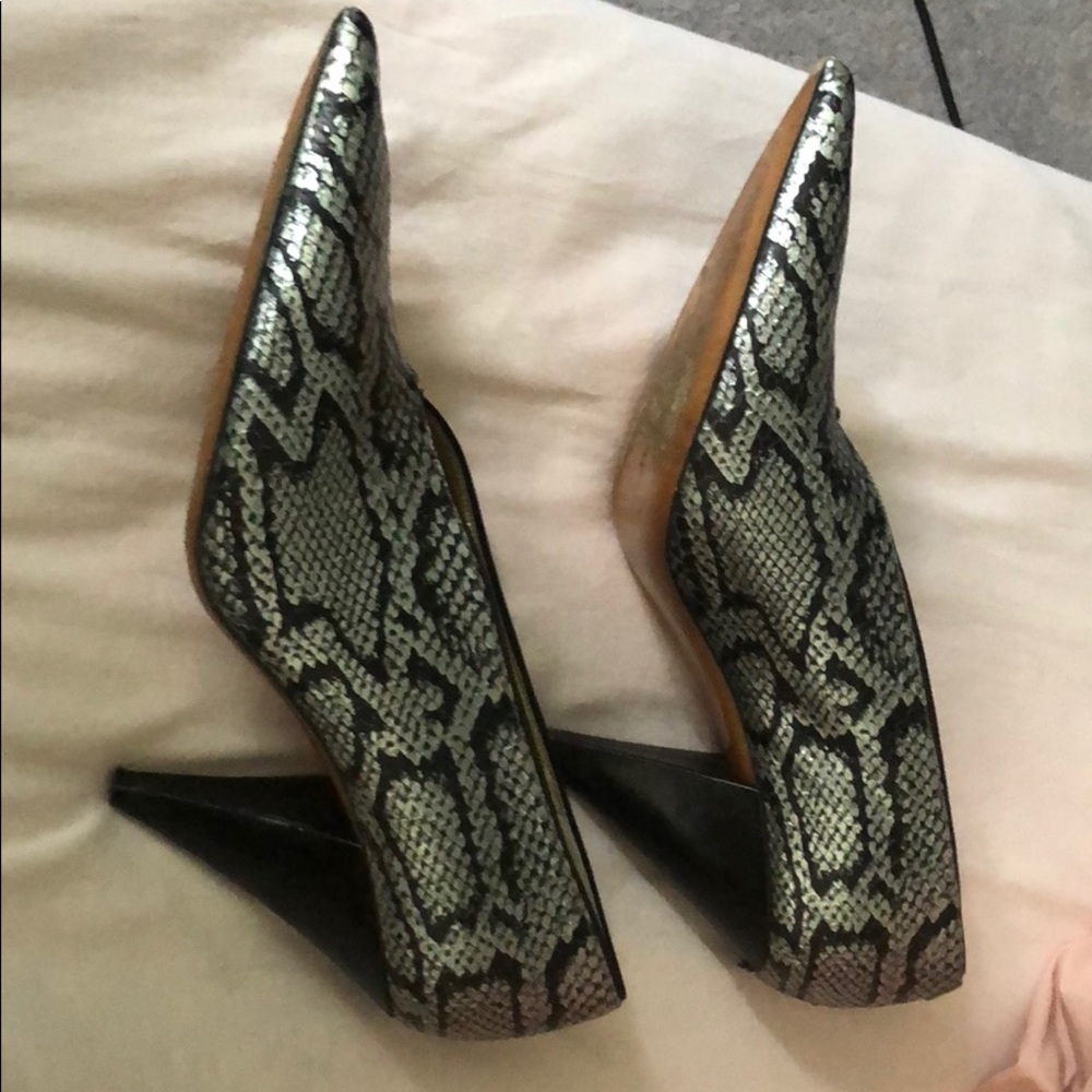 Celine - Picture 3 of 6
